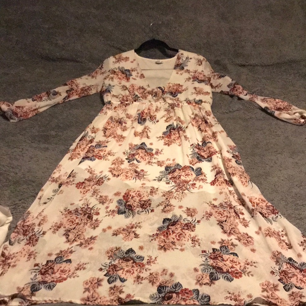 Love, Fire Dress size large. Super cute slip underneath. Smoke free home